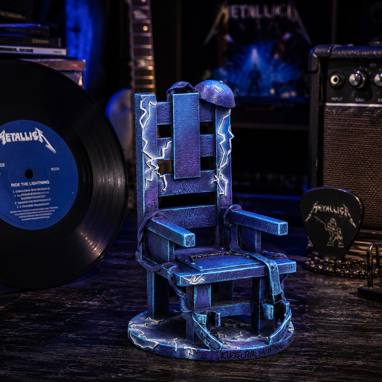 メタリカ ライド ザ ライトニングチェア フィギュア Amazon.com: Nemesis Now - Metallica Ride the Lightning Figurine